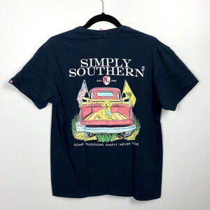 🌸 Simply Southern Women’s T shirt Some Traditions Simply Never Fade medium